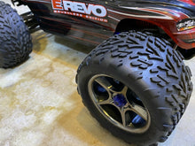 Load image into Gallery viewer, Traxxas eRevo 1.0 Brushless VXL 1/10 with 7 Extra Bodies e Revo